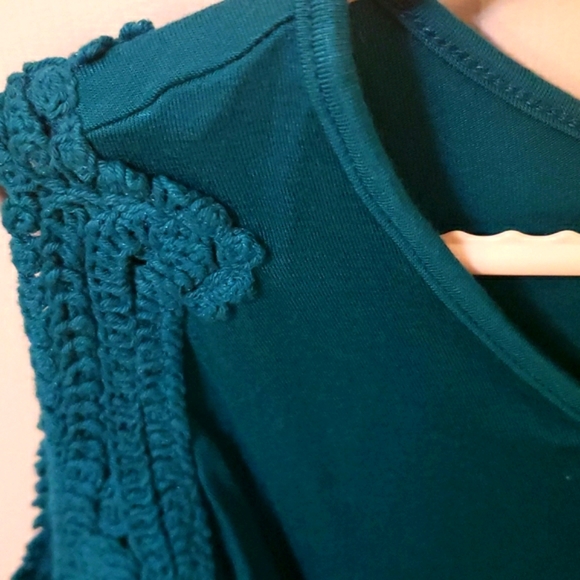 Teal cold shoulder top by Lava Size Large - Picture 3 of 6